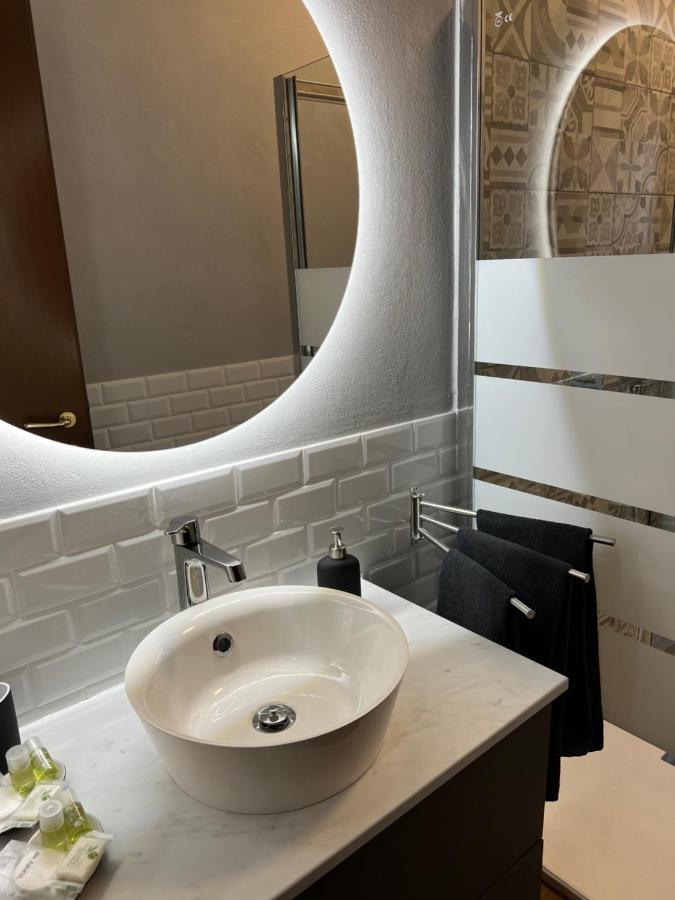 Stylish Apartment 3 Km Away From Duomo - Netflix, Wi-Fi, All Comforts Included Milano Dış mekan fotoğraf