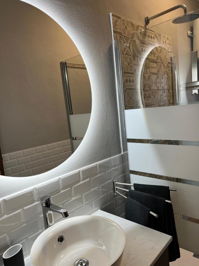 Stylish Apartment 3 Km Away From Duomo - Netflix, Wi-Fi, All Comforts Included Milano Dış mekan fotoğraf